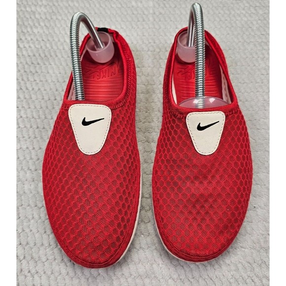 Women's Red Nike slip on shoes‎ 2 DIFFERENT SIZES Left 7 Right 8 - Picture 1 of 16